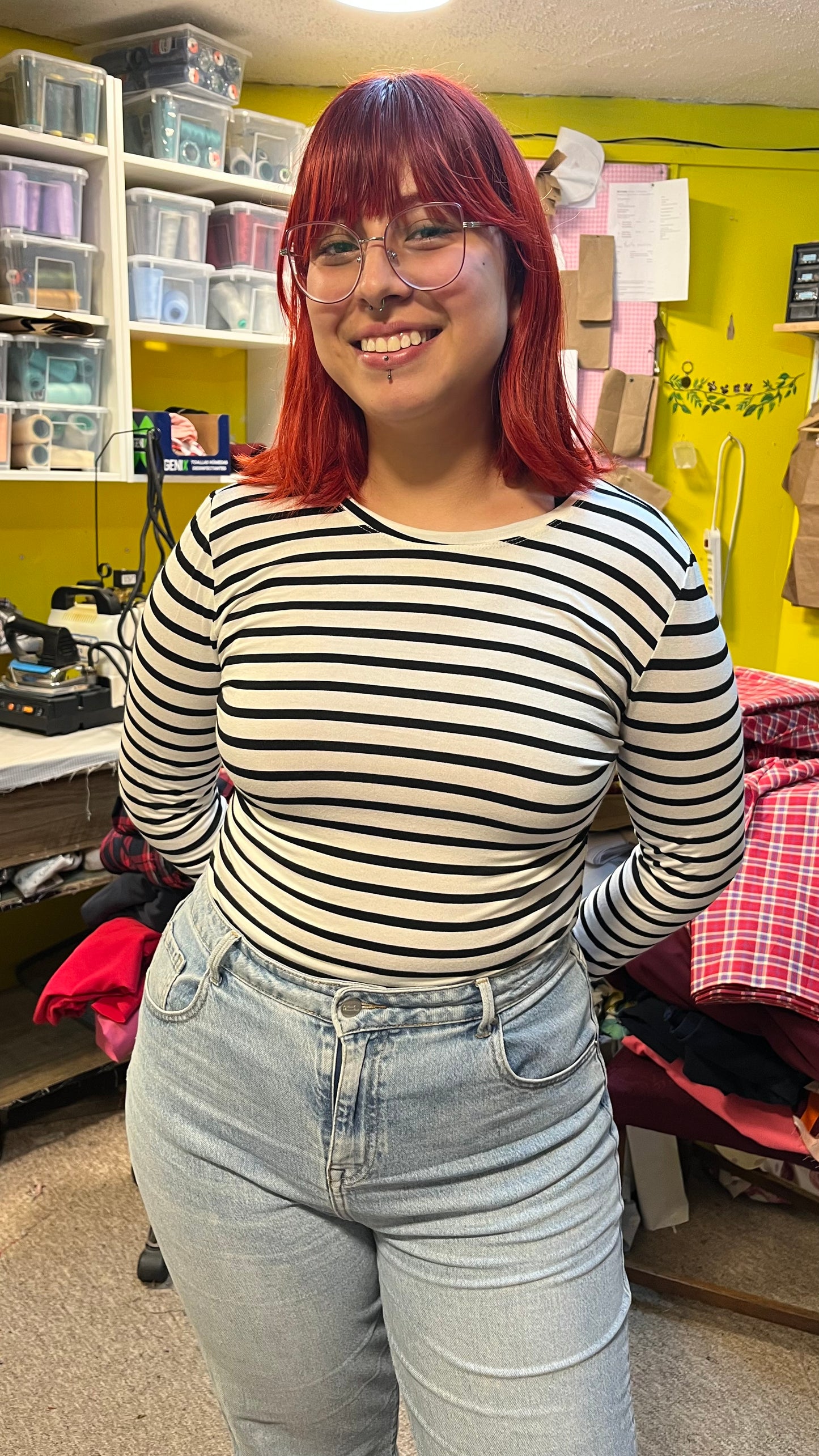 Polera básica manga larga modal rayas blanco y negro