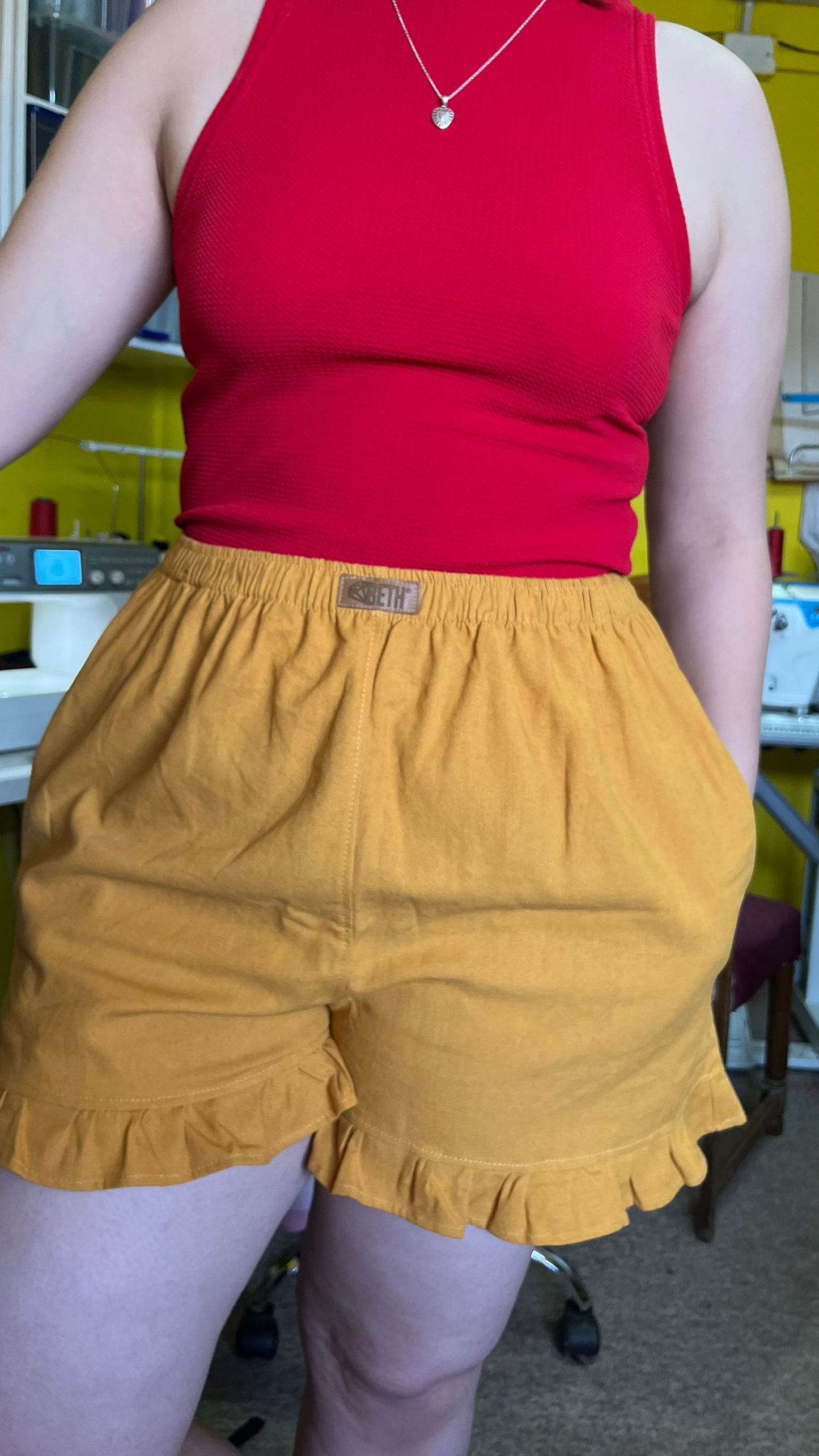 Short Lillie Lino mostaza