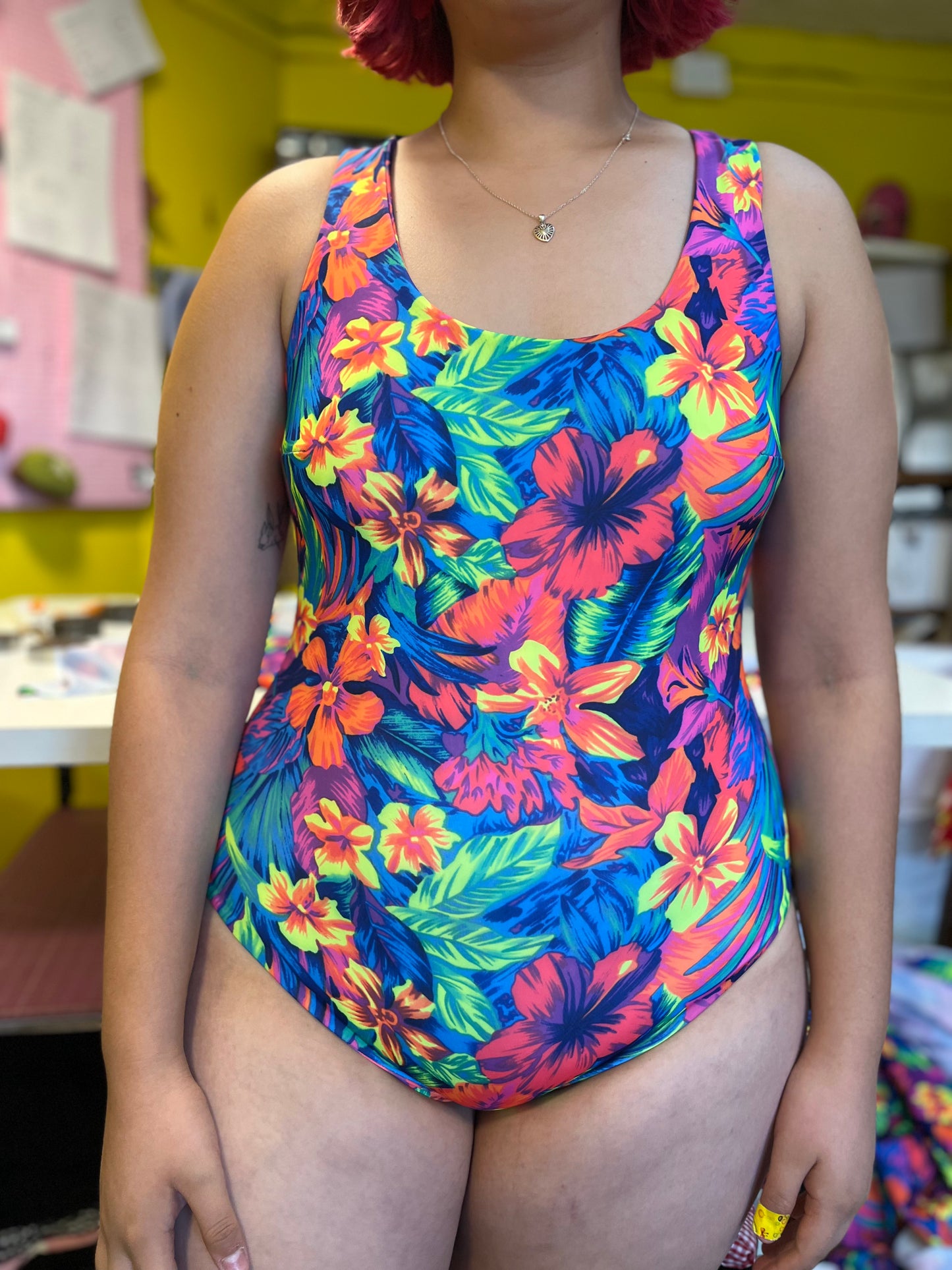 Bañador una pieza deportivo tropical multi flúor