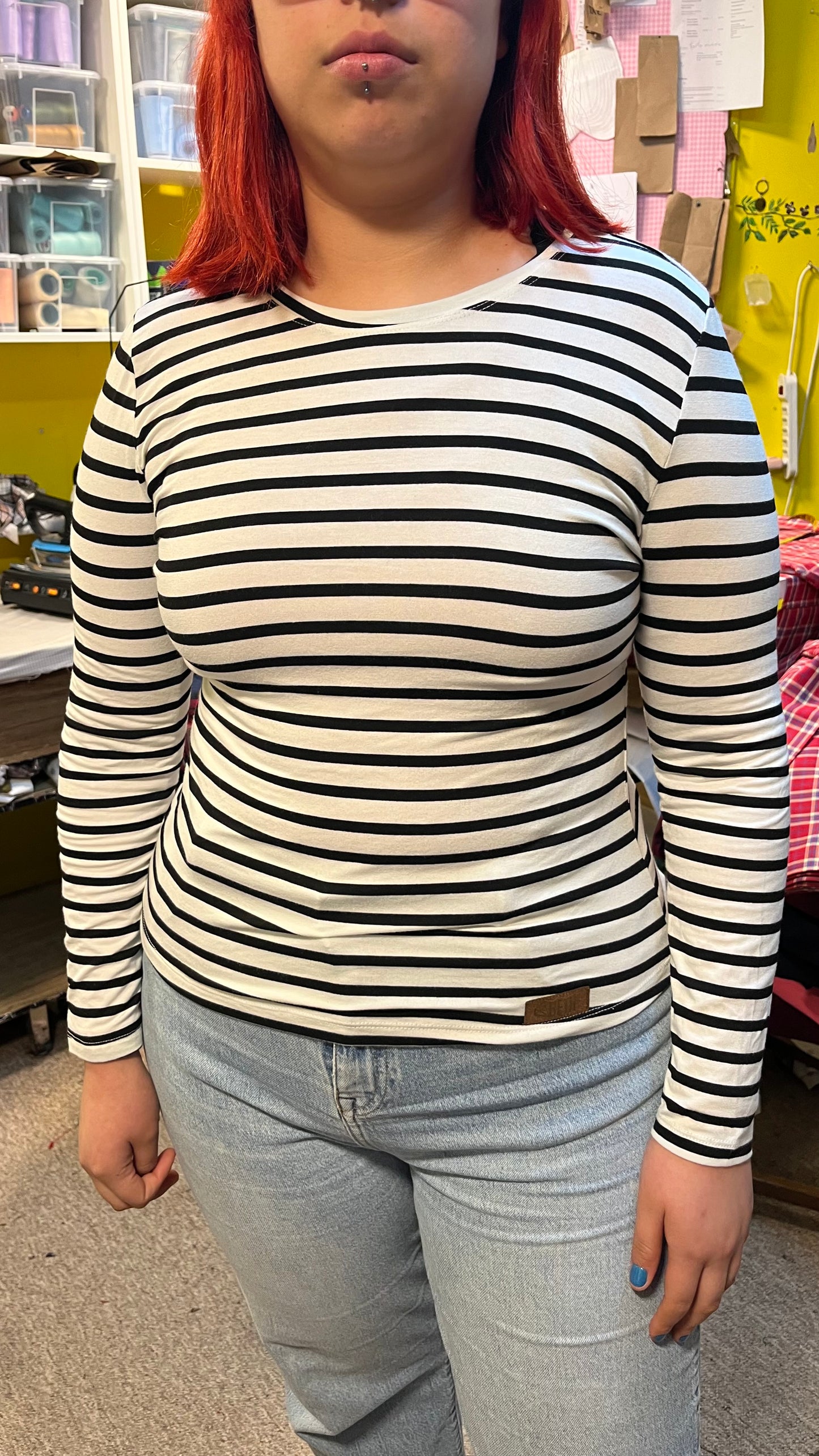 Polera básica manga larga modal rayas blanco y negro