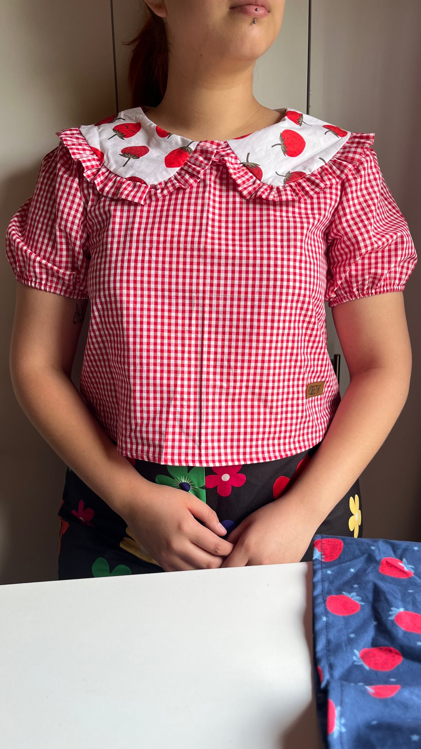 Blusa Tuttie Vichy rojo frutillas (única)