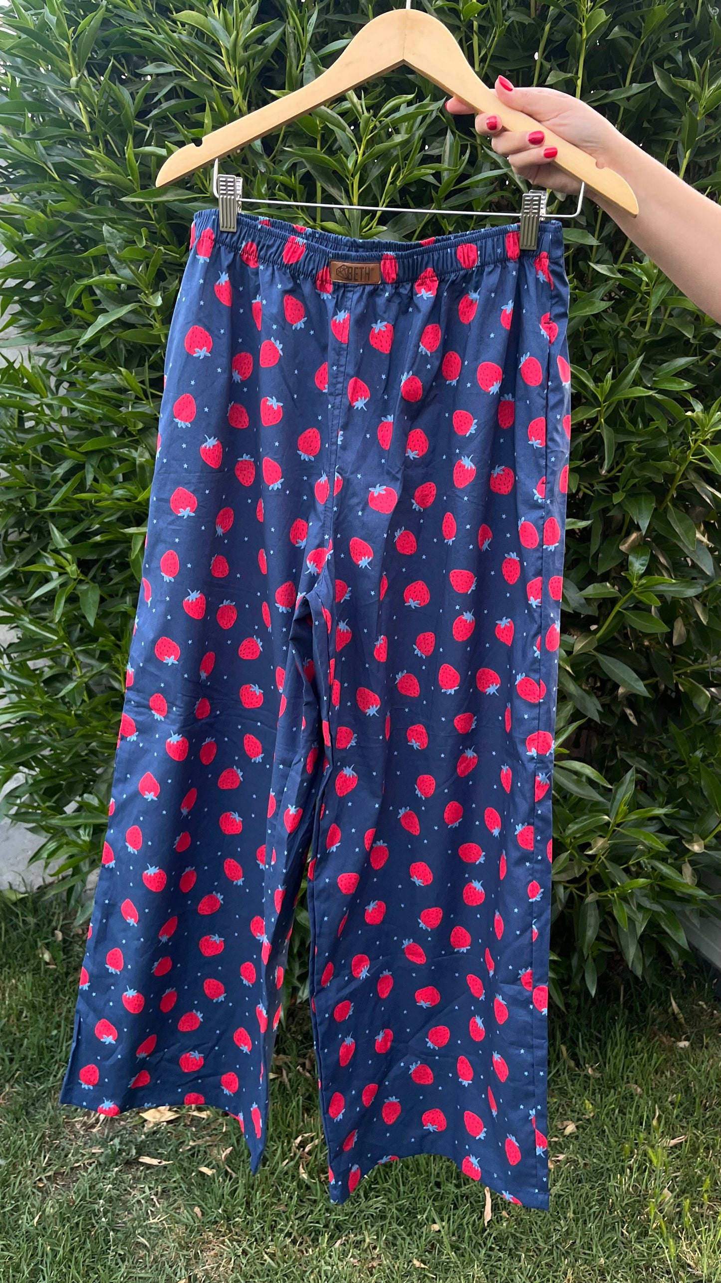 Palazzo Connie azul marino frutillas