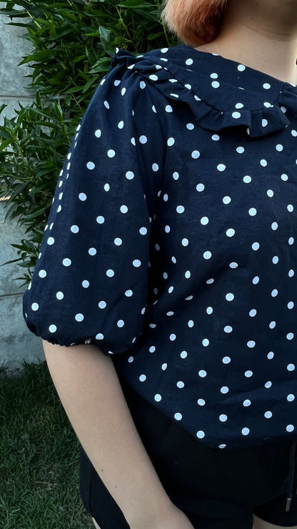 Blusa Tuttie azul marino lunares