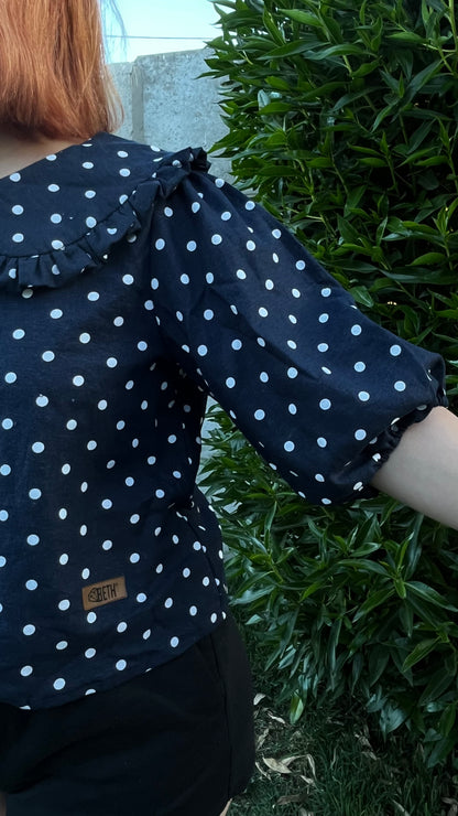 Blusa Tuttie azul marino lunares