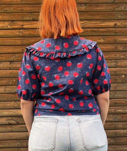 Blusa Tuttie azul frutillas