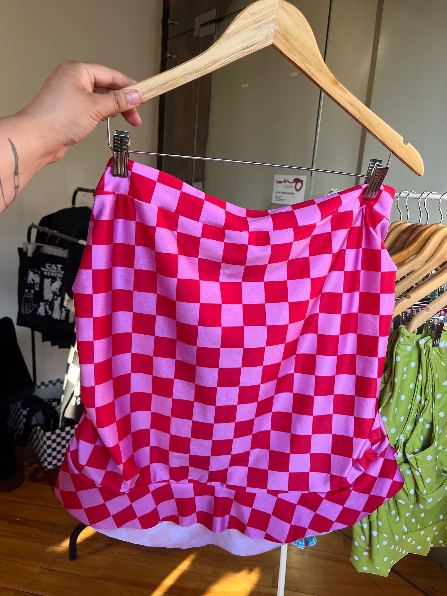 Falda recogida con pretina, chess rojo/rosado (solo falda, sin calzón)